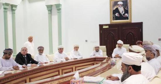 أحد الاجتماعات الأسبوعية لوزارة الاوقاف العمانية