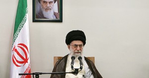 آية الله علي الخامنئي قائد الثورة الاسلامية بإيران