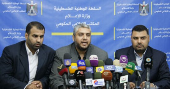 سلامة معروف - وسط الصور -