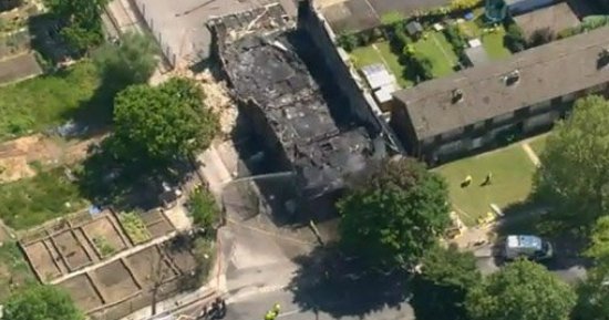 صورة لهيكل المسجد المحترق