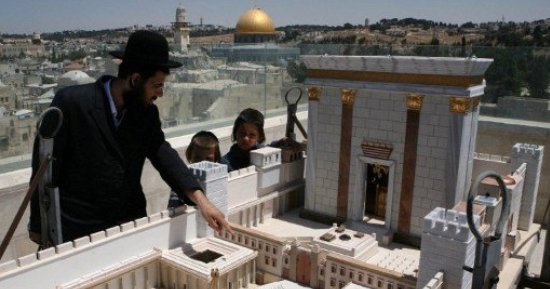 وزير الإسكان الإسرائيلي: يجب بناء الهيكل مكان المسجد الأقصى