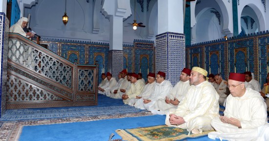 أمير المؤمنين يؤدي صلاة الجمعة بمدينة المضيق