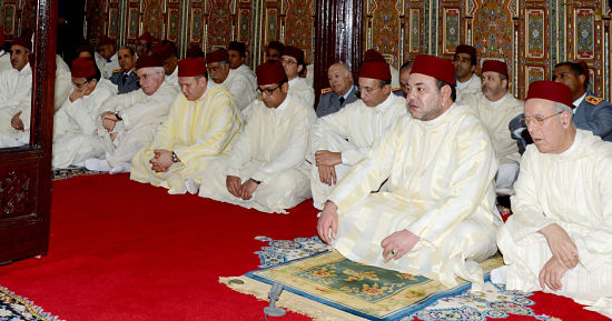 أمير المؤمنين يؤدي صلاة الجمعة بمسجد حكم بالرباط