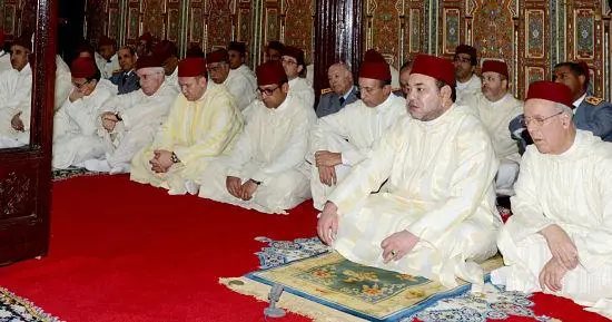 أمير المؤمنين يؤدي صلاة الجمعة بمسجد حكم بالرباط
