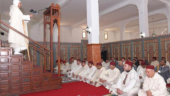 أمير المؤمنين يؤدي صلاة الجمعة