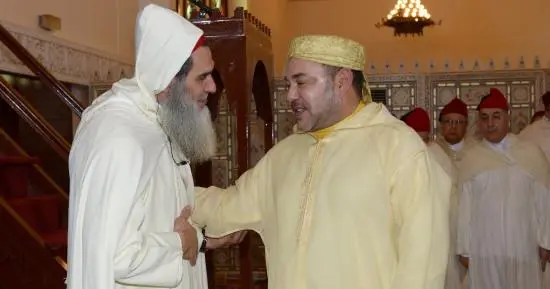 الفيزازي يسلم على أمر المومنين بعد الخطبة