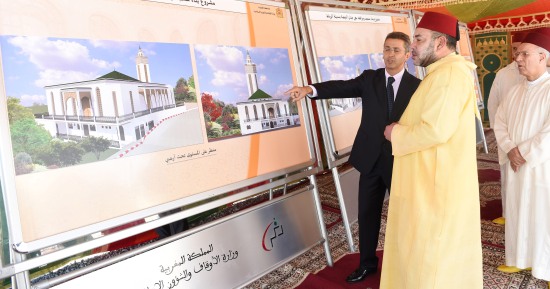 أمير المومنين يطلع على مشروع مسجد بالرباط
