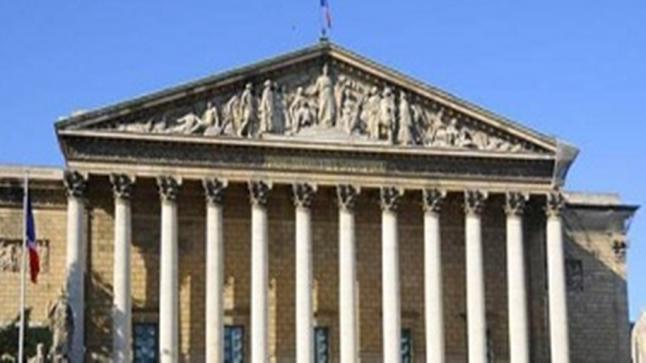 الجمعية الوطنية الفرنسية تصادق على قانون “صامويل باتي”