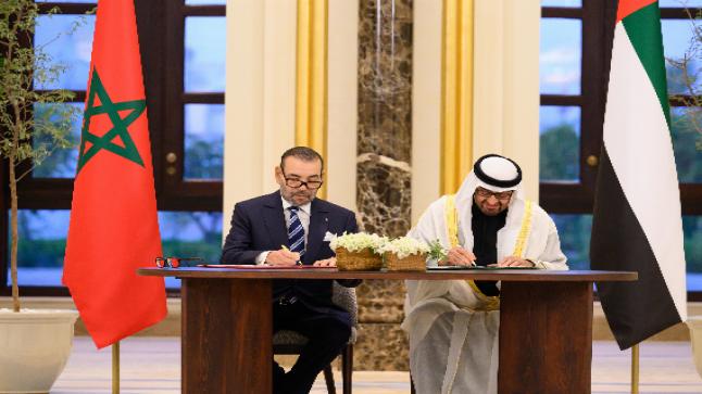 جلالة الملك ورئيس دولة الإمارات العربية المتحدة يوقعان بأبوظبي إعلانا “نحو شراكة مبتكرة ومتجددة وراسخة”
