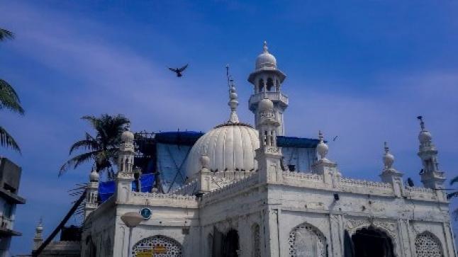 الهندوس يجبرون مساجد مومباي في الهند على خفض الصوت عند الأذان