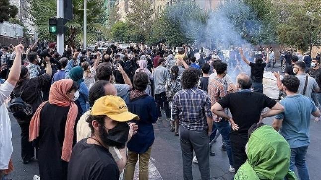 ايران.. مقتل أكثر من 300 شخص منذ بدء الاضطرابات