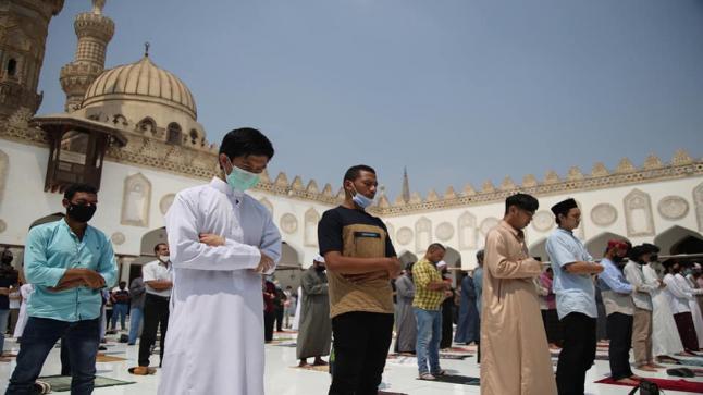 بعد إغلاق دام خمسة أشهر صلاة الجمعة تعود إلى المساجد الكبرى بمصر