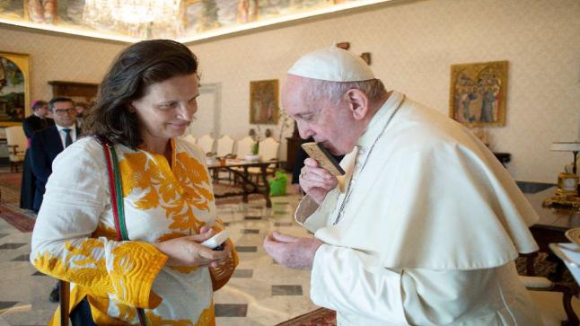 لماذا قابلت الممثلة جولييت بينوش البابا فرنسيس؟