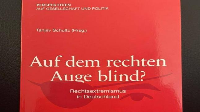 رئيس المجلس الأعلى للمسلمين في ألمانيا يشارك في إصدار كتاب بعنوان “عمى اليمين؟”