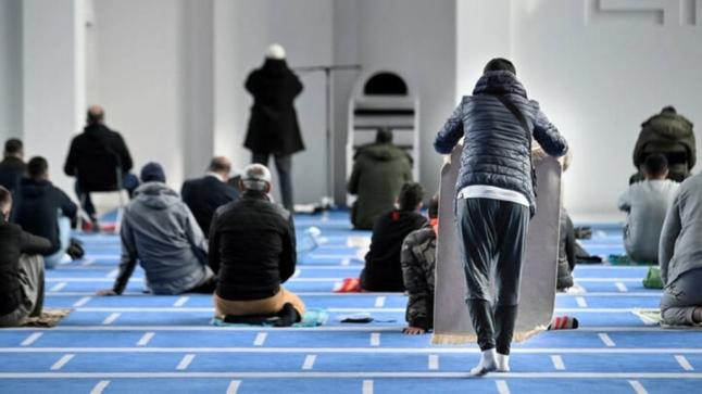 صحيفة “لوموند اليسارية الفرنسية” تدافع عن حرية التعبير حول الإسلام