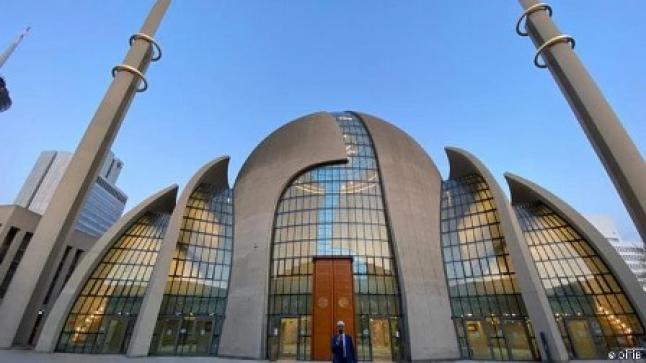 لأول مرة يرفع الأذان عبر مكبرات الصوت في أكبر مساجد ألمانيا