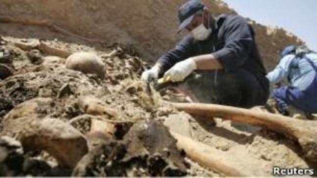 العثور على مقبرة جماعية لعناصر تنظيم الدولة الإسلامية وأقاربهم بالموصل