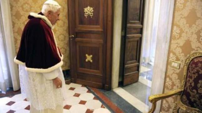 كوستيكوف: ماهي الأسباب الحقيقية لاستقالة البابا